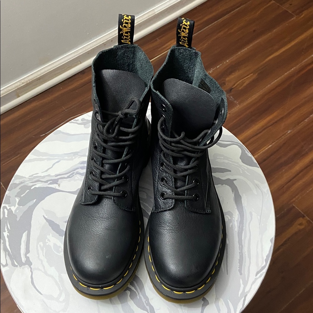 Dr. Martens 1460 Pascal Virginia Leather Black Lace Up Boots Size US 9 AW004